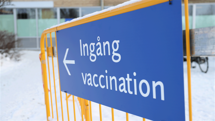 Ingång till central vaccinationsmottagning i Umeå.